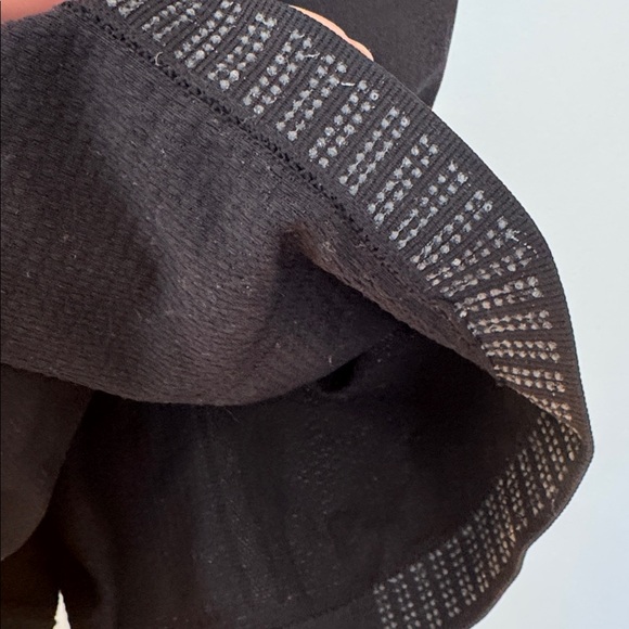 Athleta seamless tank top in black, size large - Picture 3 of 4